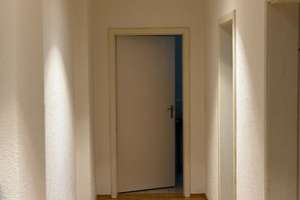 Wohnung im Hochparterre mit, Laminat, Bad mit Fenster, im Hinterhaus – Bernhardstraße  13, 4315 Anger-Crottendorf, Leipzig – Vorschaubild 4