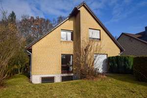 Modernisiertes Einfamilienhaus mit Einliegerwohnung, in idyllischer Lage von Hamburg-Wandsbek...