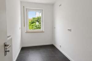 Ab 10.08.2026***Wohnen am Stadtrand von Leipzig***Frisch renovierte 2-Zimmer mit Balkon! – Walter-Markov-Ring 9, 4288 Holzhausen, Leipzig – Vorschaubild 3