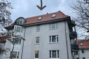 Ruhige 3 Zi Dachgeschosswohnung in gepflegter, grüner Anlage