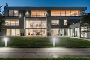 State-of-the-Art Villa in One of Berlin's Most Exclusive Locations with Private Access, Elevator & P – Bernadottestraße 28, 14195 Schmargendorf, Berlin – Vorschaubild 2