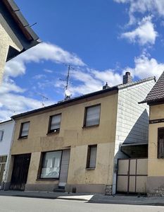 Ortskern Mainz-Kostheim: Wohnhaus mit Nebengebäude und Hofbereich