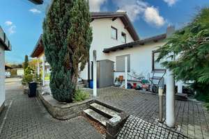 Charmantes Einfamilienhaus mit idyllischem Garten – zentral in Rosenheim – Die vollständige Adresse der Immobilie erhältst du vom Anbieter., 83026 Happing, Rosenheim – Vorschaubild 13