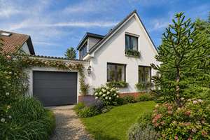 Dein Platz zum Aufblühen –  Familienhaus mit großem Garten und Sanierungspotenzial