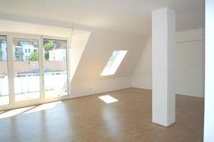 Helle und moderne 5-Zimmer-Dachgeschosswohnung in zentraler Lage