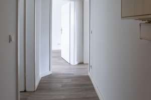 Helle sanierte 2-Zimmer-Altbauwohnung mit Einbauküche im Reiherstiegviertel – Veringstraße 10, 21107 Wilhelmsburg, Hamburg – Vorschaubild 9