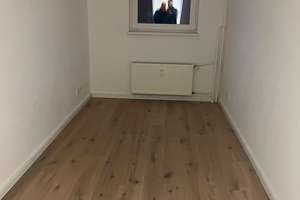 Helle 2,5-Zimmer-Wohnung mit modernem Bad und EBK in ruhiger Lage – Die vollständige Adresse der Immobilie erhältst du vom Anbieter., 12203 Lichterfelde, Berlin – Vorschaubild 2