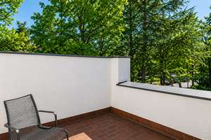 Kernsaniert, sonnig, flexibel – Ihre neue Dachgeschosswohnung mit Südbalkon und TG-Stellplatz – Die vollständige Adresse der Immobilie erhältst du vom Anbieter., 14195 Dahlem, Berlin – Vorschaubild 3