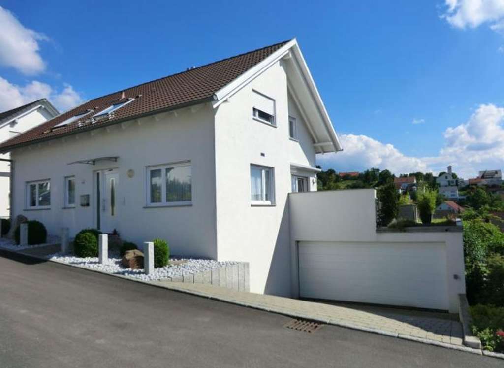 Immobilie in Aichelberg - Anwesen mit unverbaubarem Panorama in Aichelberg – Pool, Spa & Einliegerbereich - Bild 0