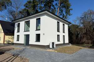 Luxuriös ausgestattete Villa in der Berliner Vorstadt – exklusiv und bezugsfertig. – Die vollständige Adresse der Immobilie erhältst du vom Anbieter., 15827 Blankenfelde-Mahlow – Vorschaubild 2