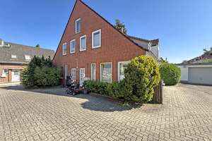 Lübeck St. Jürgen: Attraktives EFH/ MFH mit Garagenhof und Ausbaupotenzial unweit der Uni