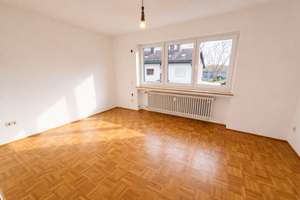 Attraktives 3-Parteien-Haus mit Entwicklungs-/Erweiterungspotenzial in zentraler Lage von Dachau – Die vollständige Adresse der Immobilie erhältst du vom Anbieter., 85221 Dachau – Vorschaubild 9