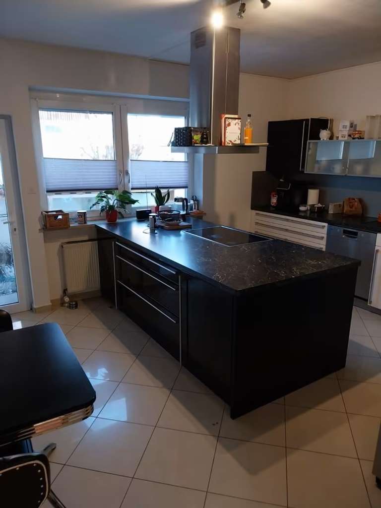 Immobilie in Denkendorf - Familienfreundliches großzügiges Haus mit Garten und Garagenanbau - Bild 1