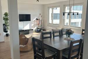 Helle Wohnung mit vier Zimmern, sonnigem Balkon und EBK