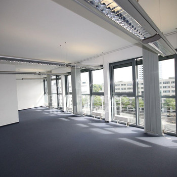 Helle Büroflächen direkt am Wiener Platz!