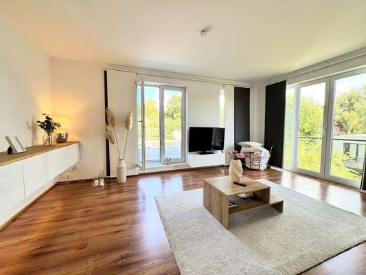 Uninah - Großes 2-Zimmer Apartment mit Einbauküche und Dachterrasse