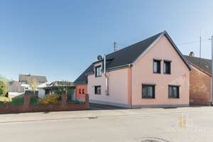Wohnen im Grünen: Modernisiertes EFH mit 1.211 m² Grundstück, Sauna, PV & Entwicklungspotenzial – Die vollständige Adresse der Immobilie erhältst du vom Anbieter., 66892 Bruchmühlbach-Miesau – Vorschaubild 1