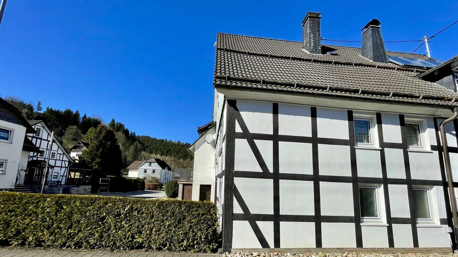 Große, einseitig angebaute Doppelhaushälfte, Olpe Kreis – Bild 4