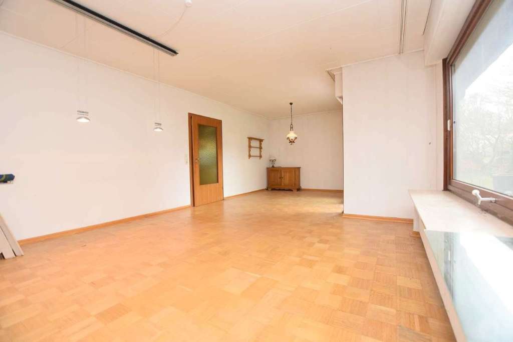 Immobilie in Wolfsburg - Gemütlicher 70er-Jahre-Bungalow zum Modernisieren mit Keller + Garage. - Bild 3