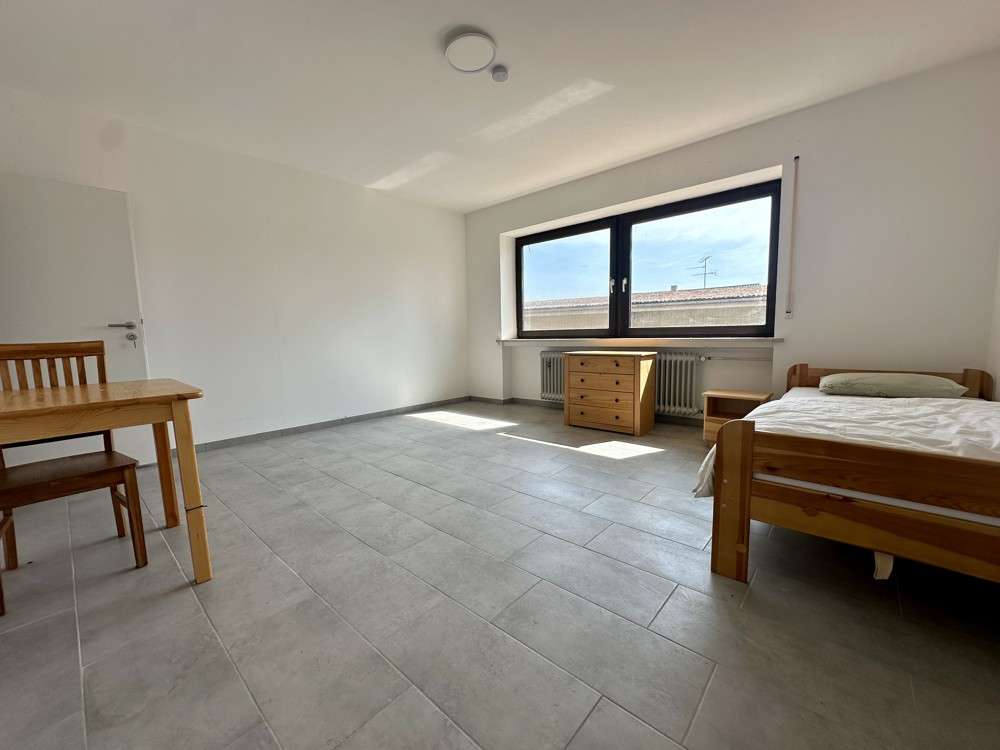 Immobilie in Leiblfing - 2.242 m² mit 4 Hallen und ein großes EFH und Büro-Top Rendite-
Monteurzimmer Vermietung möglich - Bild 7