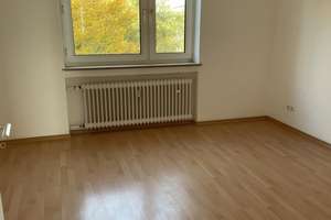 4-Zimmer-Wohnung mit Süd-Balkon – Die vollständige Adresse der Immobilie erhältst du vom Anbieter., 82256 Fürstenfeldbruck – Vorschaubild 2