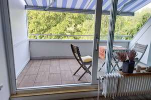 Heller Familientraum mit sonnigem Balkon