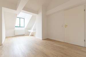 Großzügige Dachgeschosswohnung in Bestlage | Loggia | Separate Küche | Tageslichtbad mit Wanne – Löhrstraße 15, 4105 Zentrum-Nord, Leipzig – Vorschaubild 8