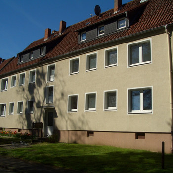 große, günstige 3-Zimmer-Wohnung in ruhiger Lage / Schwimmbad und Einkaufmöglichkeiten in der Nähe