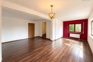 Großzügiges Zweifamilienhaus mit Garten und Pool in Katzwang – Die vollständige Adresse der Immobilie erhältst du vom Anbieter., 90455 Katzwang, Reichelsdorf Ost, Reichelsdorfer Keller, Nürnberg – Vorschaubild 3