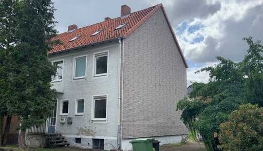 Bild von Doppelhaushälfte mit Nebengebäuden in Isenbüttel