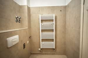 SEHR HELLE CHARMANTE 1 BIS 1,5 ZIM. MIT OFFENER EBK, ABGEZOGENE DIELEN UND BALKON IN RUHIGLAGE – Die vollständige Adresse der Immobilie erhältst du vom Anbieter., 10553 Moabit, Berlin – Vorschaubild 27