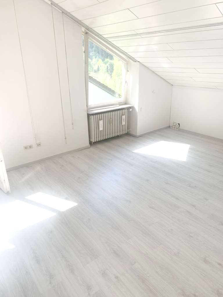 Immobilie in Bad Liebenzell - ! PROVISIONSFREI ! - Charmante und helle 1,5-Zi.  Dachgeschosswohnung mit Blick über Bad Liebenzell - Bild 4