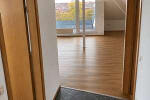 Sanierte Dachgeschoss-Wohnung zu vermieten | 2-Zimmer-Wohnung (70m²)