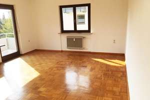 Schöne drei Zimmer Wohnung in Lengfeld in ruhiger Lage mit Balkon, Tageslicht Bad und Gartennutzung – 97076 Lengfeld, Würzburg – Vorschaubild 3