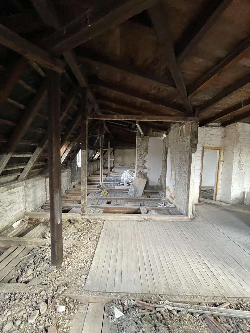 DG-Rohbau mit Vision - 220 m² & genehmigter Dachterrasse, Dachsanierung notwendig, Hamburg – Bild 1