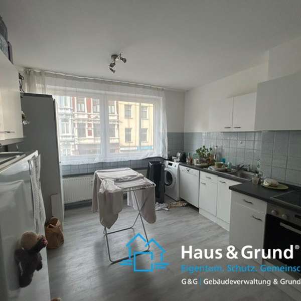 *** Attraktives u. solides Mehrfamilienhaus - mit Garagen - Aachener Innenstadt ***