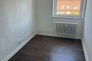 2,5 Zimmer Dachgeschosswohnung zum abschalten, mit Mansarden Zimmer. – Verdieckstraße 63, 24149 Neumühlen-Dietrichsdorf, Kiel – Vorschaubild 2