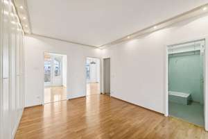 Haidhausen- 3-Zimmer-Wohnung im 3. OG mit zwei Balkonen, Aufzug und Tiefgaragenstellplatz – 81677 Steinhausen, München – Vorschaubild 8
