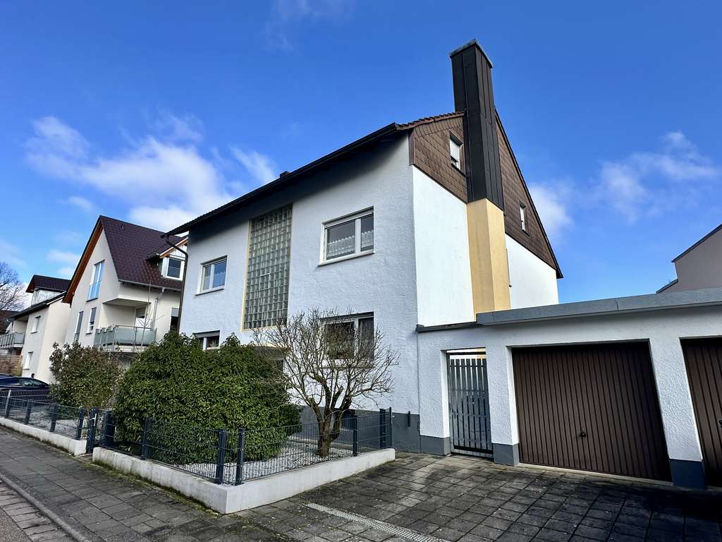 Immobilie in Jockgrim - Topp gepflegtes 3-Familienhaus mit Garagen und Stellplätzen zur Kapitalanlage - voll vermietet - Bild 2