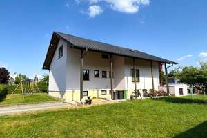Preisanpassung! Schönes EFH bzw. ZFH in ruhiger Wohnlage von Neustadt b. Coburg – Die vollständige Adresse der Immobilie erhältst du vom Anbieter., 96465 Neustadt bei Coburg – Vorschaubild 3