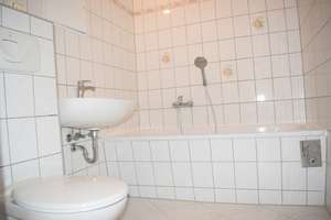 Urbaner Wohntraum mit Balkon – 3 Zimmer, klarer Schnitt, entspannter Vibe – Lindemannstraße 18, 99867 Gotha – Vorschaubild 2