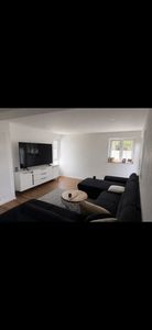 Moderne 4-Zimmer-Erdgeschosswohnung mit Garten und privater Einfahrt