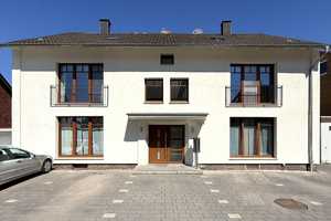 Modernisiertes Mehrfamilienhaus mit 6 Wohneinheiten, Stellplätzen, Garagen und großzügigem Garten – Soest (Kreis) – Vorschaubild 1