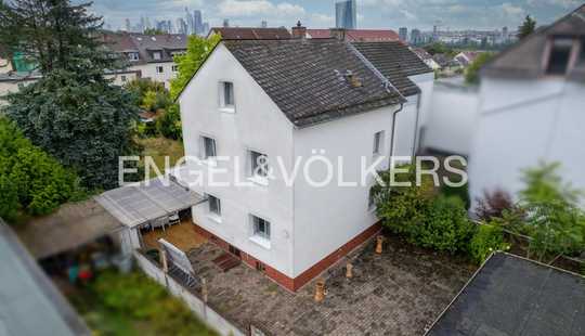 Bild von Sanierungsbedürftiges Einfamilienhaus mit großem Grundstück in Frankfurt-Oberrad