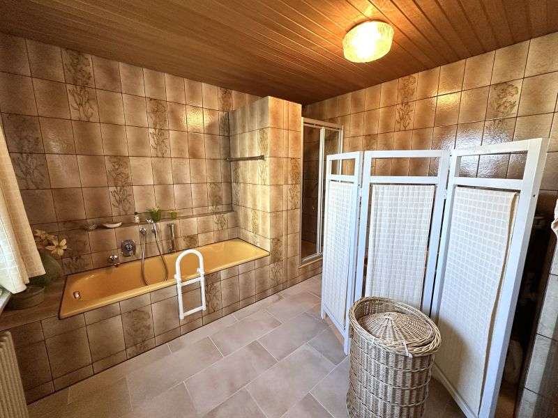 Immobilie in Dettingen an der Erms - Raum für Generationen, Rendite und Ideen – Gepflegtes Mehrfamilienhaus mit Garten - Bild 9