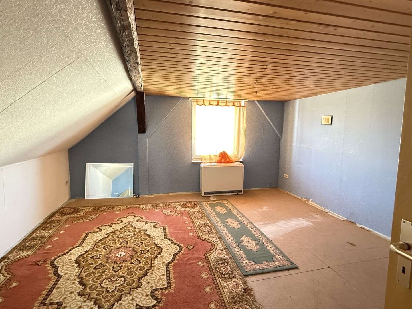 Immobilie in Stetten am kalten Markt - Interessantes Zweifamilienhaus mit Büroräumen und 5 Stellplätzen im Herzen von Stetten - Bild 3