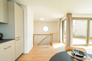 Topmoderne und vollmöblierte Maisonettewohnungen mit Blick über Stuttgart – Lenore-Volz-Straße 11, 70372 Veielbrunnen, Stuttgart – Vorschaubild 1