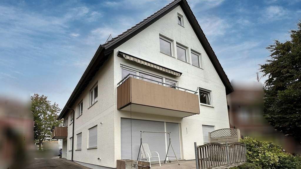 Immobilie in Esslingen am Neckar - Wohnen unterm Dach – charmante 2-Zimmer-Wohnung mit Gartenmitbenutzung - Bild 0