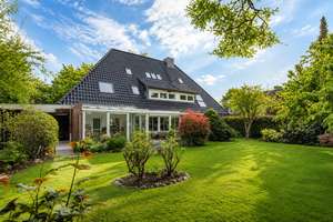 Klassisches Familienhaus nahe Elbchaussee mit parkähnlichem Westgarten