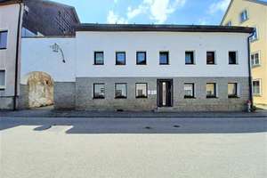 Voll vermietetes Mehrfamilienhaus mit Ausbaupotenzial in zentraler Lage – Die vollständige Adresse der Immobilie erhältst du vom Anbieter., 94110 Wegscheid – Vorschaubild 1